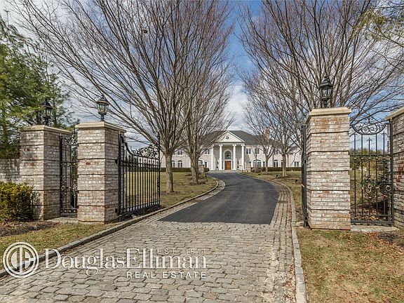 2nd image of 14 Chestnut Hill Dr