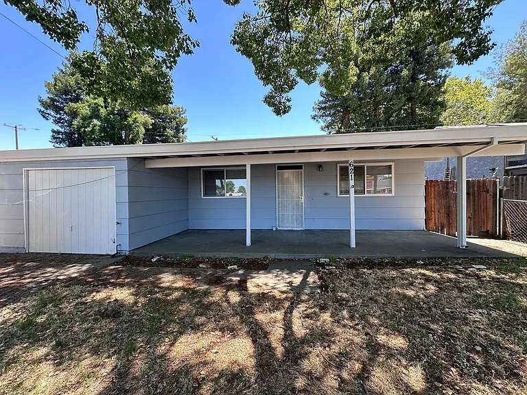 621 Hardy Dr — Photo 1