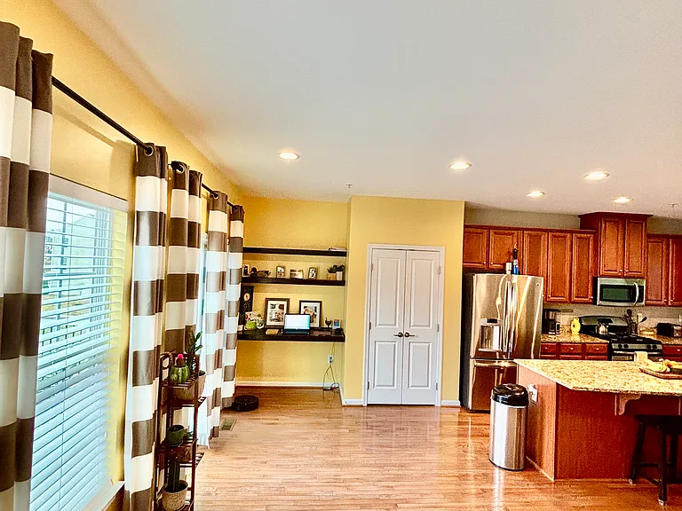 7673 Timbercross Ln — Photo 3