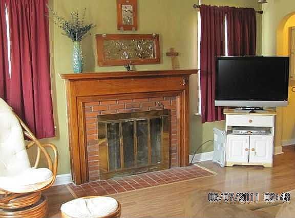 3rd image of 313 Elm Ave NW