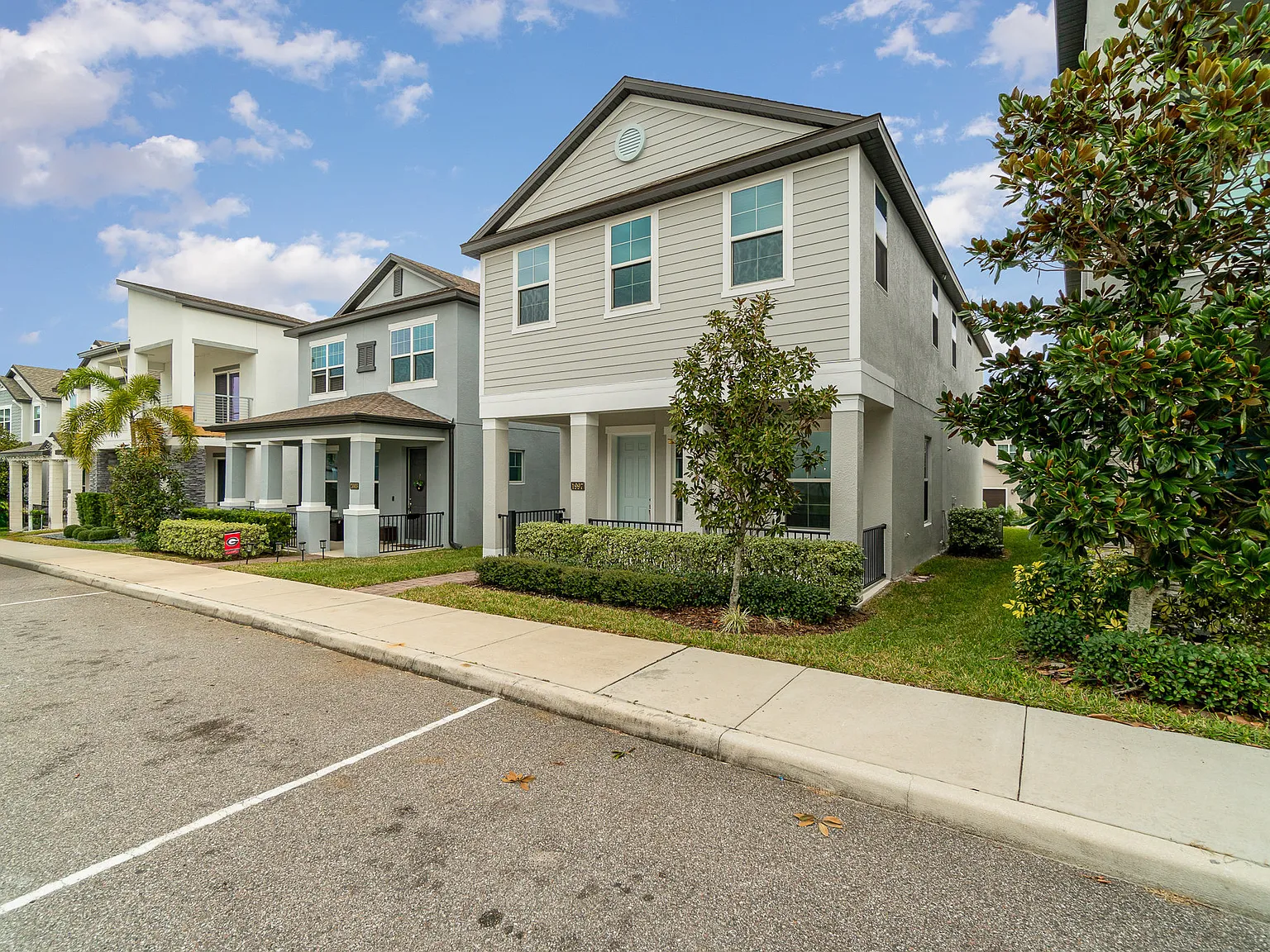 4 bed, 2.5 bath, 2076 sqft, $3,100 — Photo 3