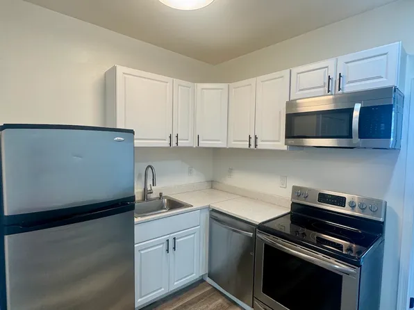 936 N Calvert St APT 12, Baltimore, MD 21202