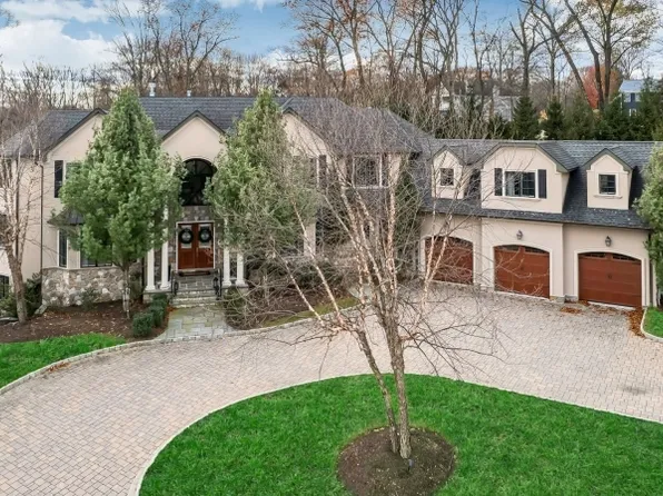 7 W Serafin Way, Towaco, NJ 07082