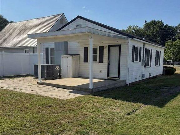 2nd image of 2526 Lester Rd