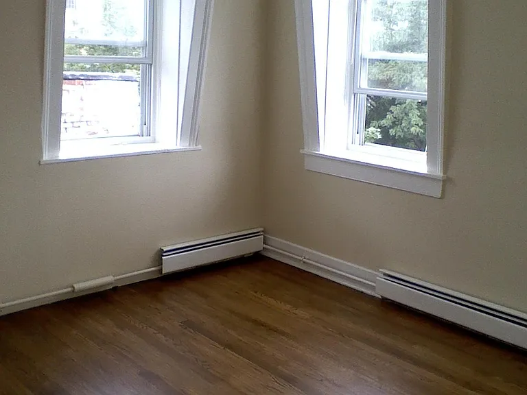 390 Madison Ave #4 — Photo 2
