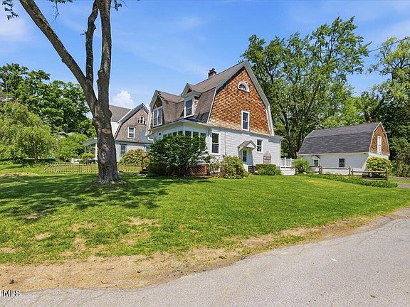 3rd image of 963 Riverview Road