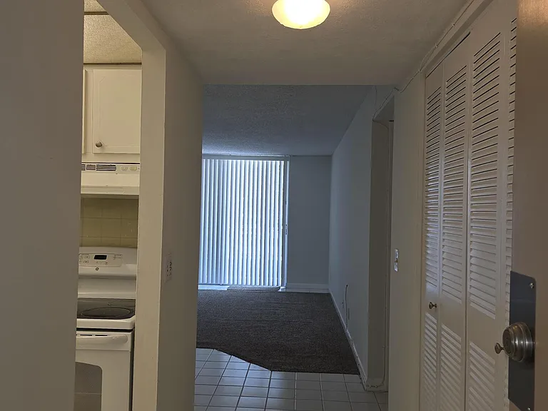 470 Executive Center Dr #2K — Photo 8