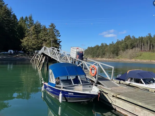 762 Ridge Rd, Galiano, BC V0N 1P0