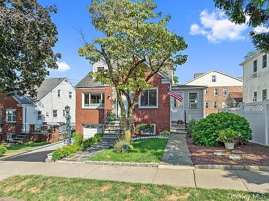2nd image of 24 Aqueduct Ave