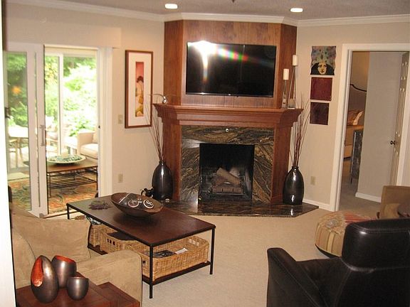 4th image of 3292 Georgian Ct