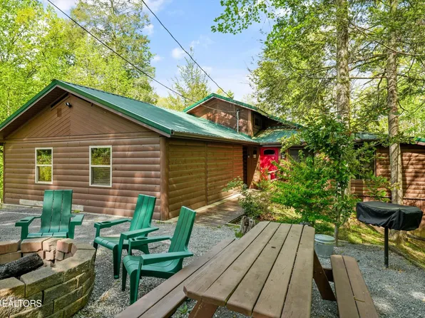 716 Country Oaks Dr, Pigeon Forge, TN 37863