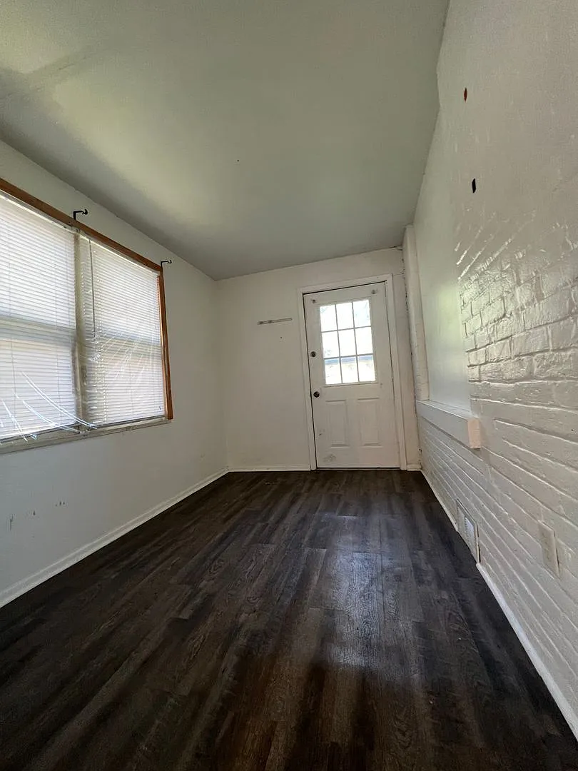 Hoff - 04 - 2809 South Ave — Photo 3