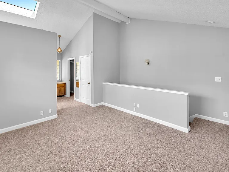 2230 W Newton St — Photo 6