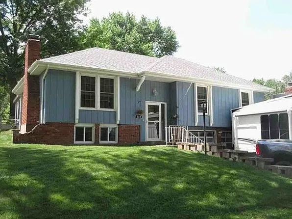 213 NE 90th Ter, Kansas City, MO 64155