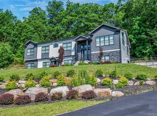 31 Walnut Ridge Lane, Bloomingburg, NY 12721