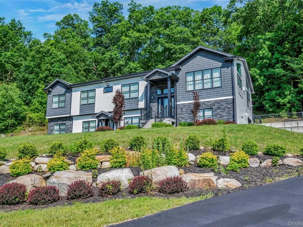 31 Walnut Ridge Lane, Bloomingburg, NY 12721