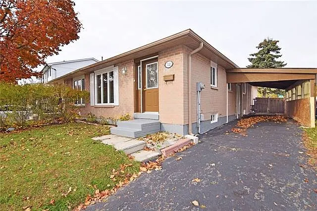 32 Whiteleas Ave