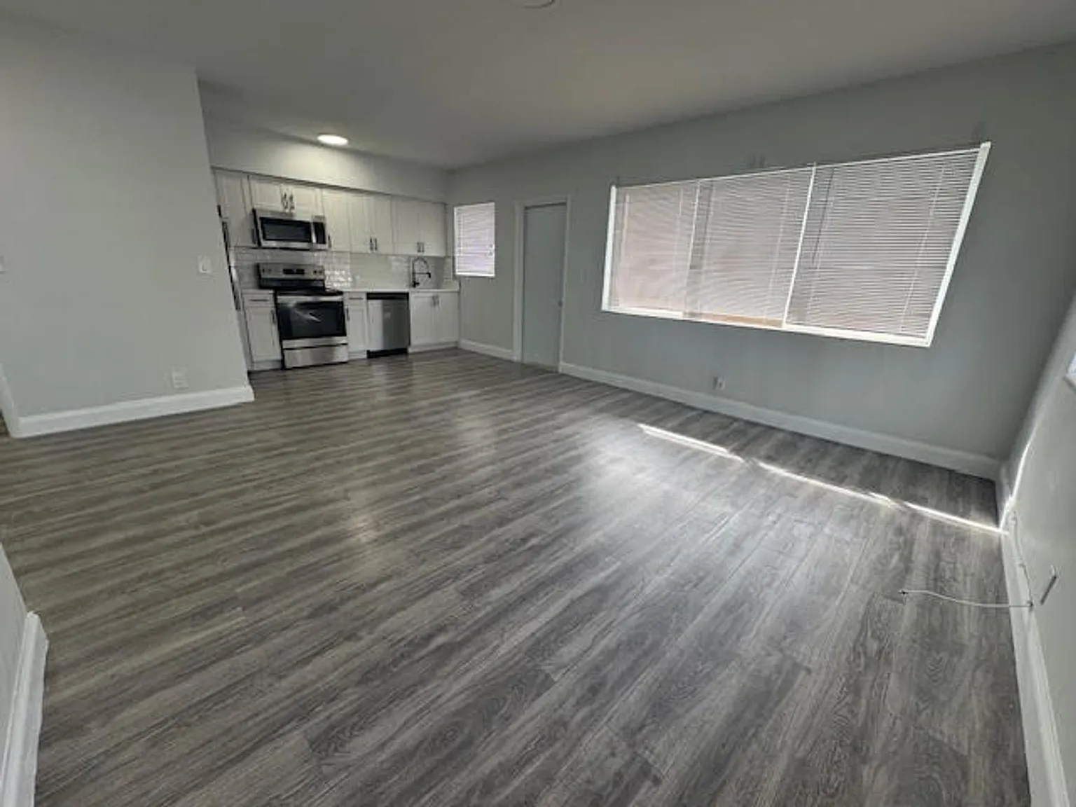 6877 Abbott Ave Miami Beach, FL 33141 — Photo 4