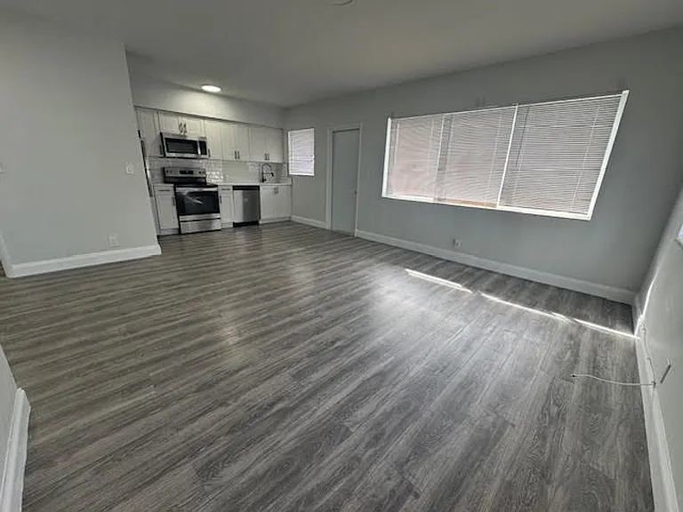 6877 Abbott Ave Miami Beach, FL 33141 — Photo 4