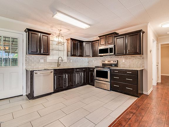 5th image of 125 Gregg St