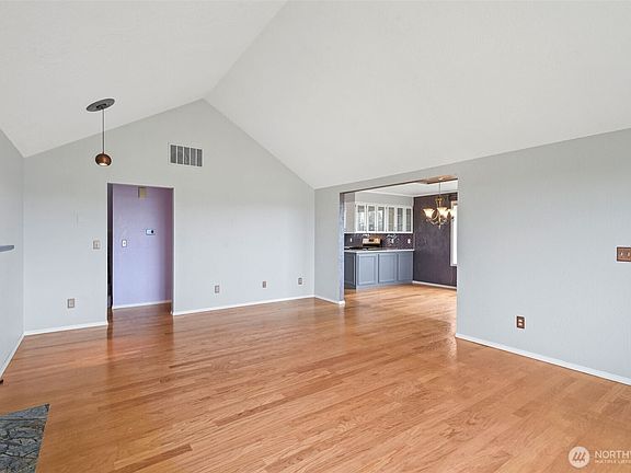 5th image of 38 SE Washington Avenue