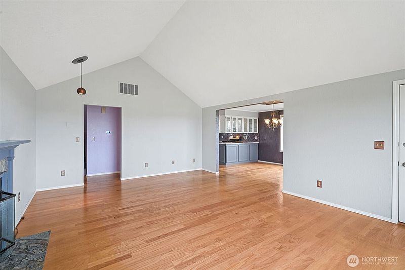 5th image of 38 SE Washington Avenue