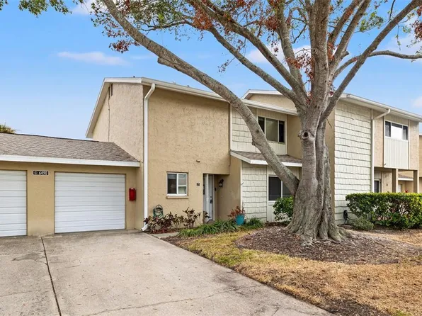 6490 Cape Hatteras Way NE APT 2, Saint Petersburg, FL 33702