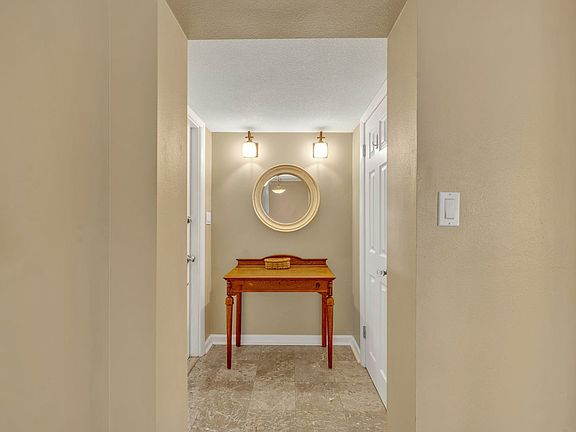 5th image of 1920 Woodcrest Dr APT 3