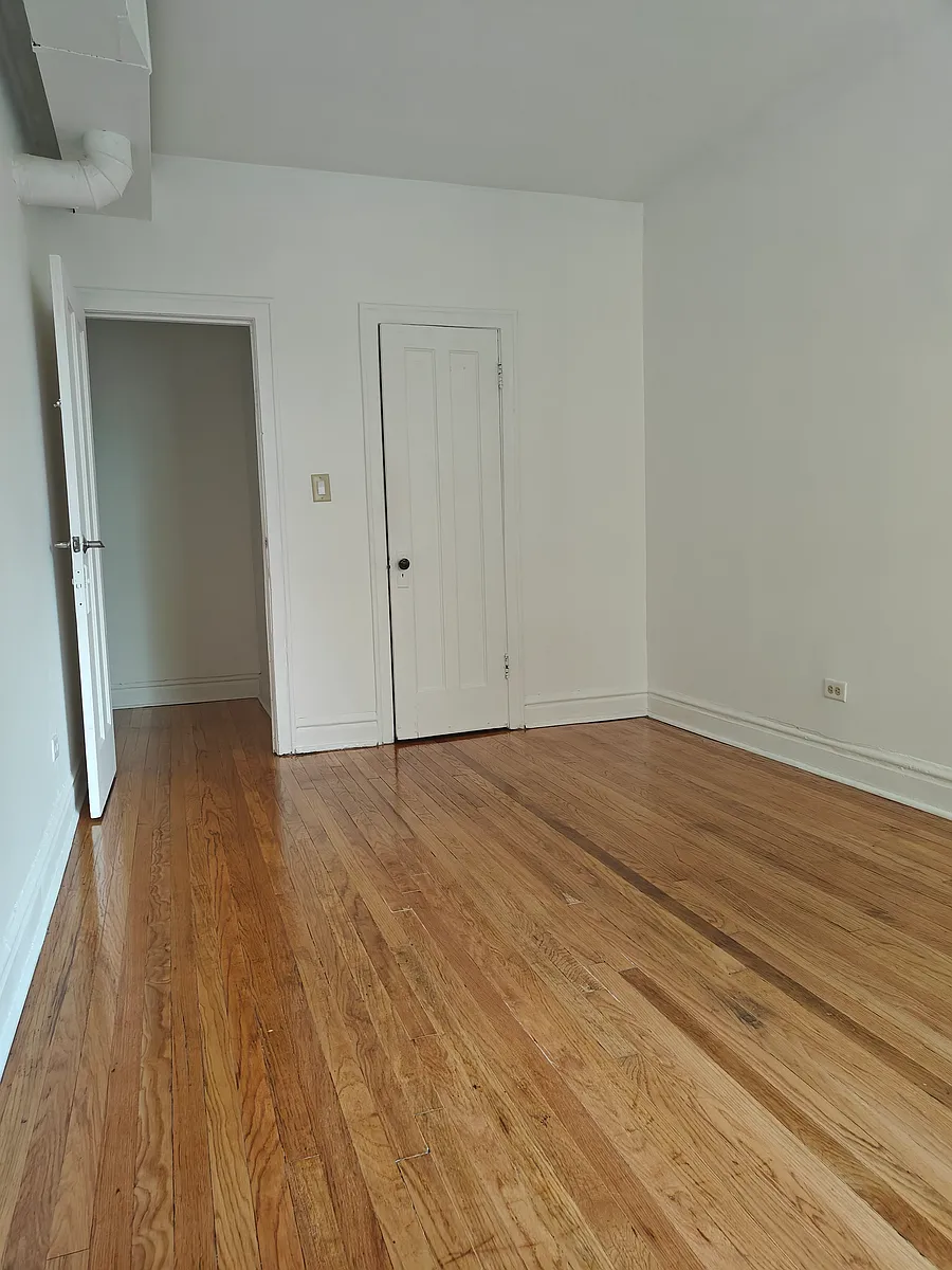 Building Photo - 4117 W Wilcox St #2