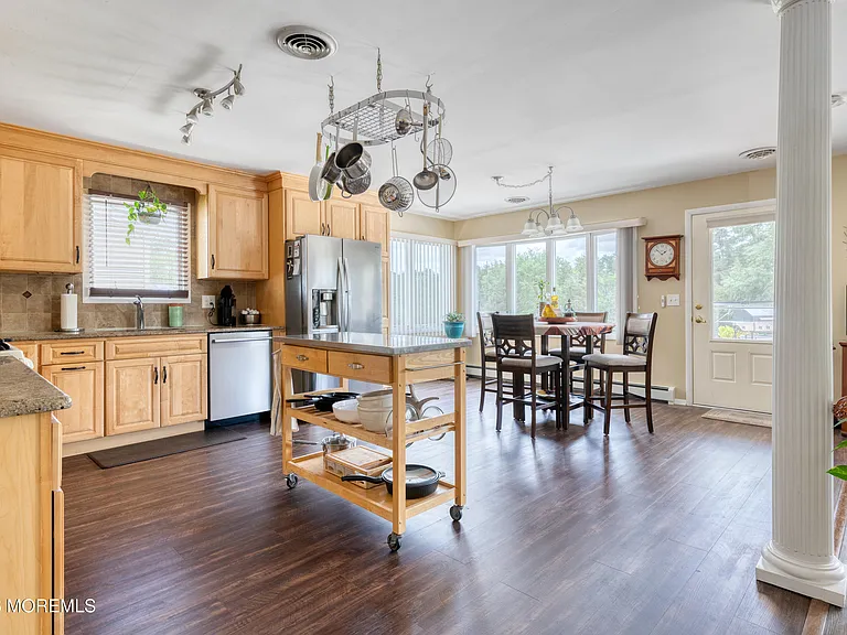 251 Westbrook Dr — Photo 3