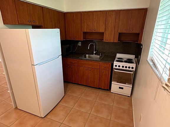 3rd image of 530 Santander Ave APT 5