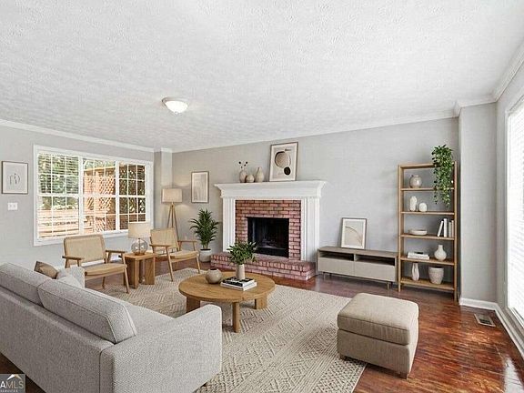 3rd image of 1922 Kevin Dr SE
