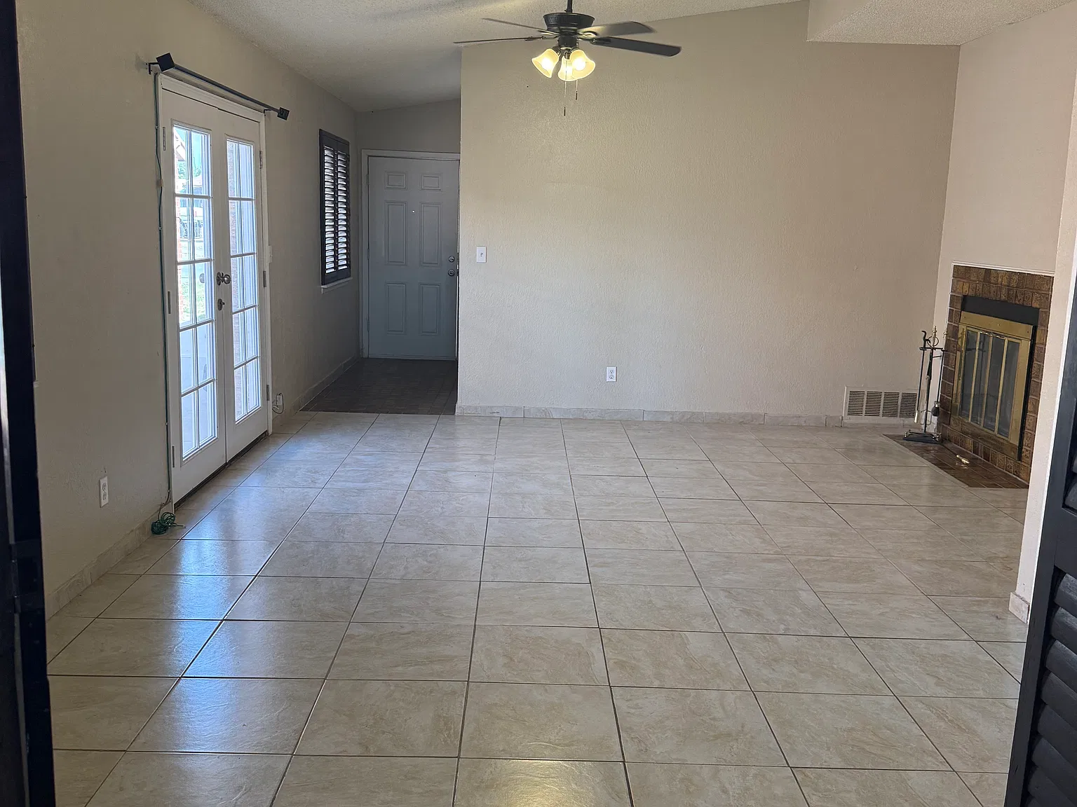3 bed, 1297 sqft, $1,400 — Photo 2