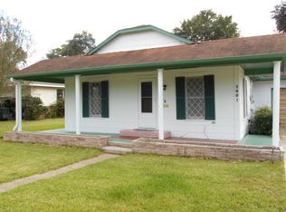 3001 Graves Ave, Groves, TX 77619