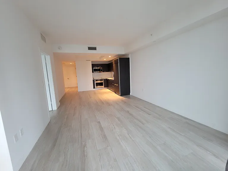 45 SW 9th St #3403 — Photo 10