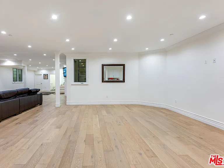 391 S Saltair Ave — Photo 25