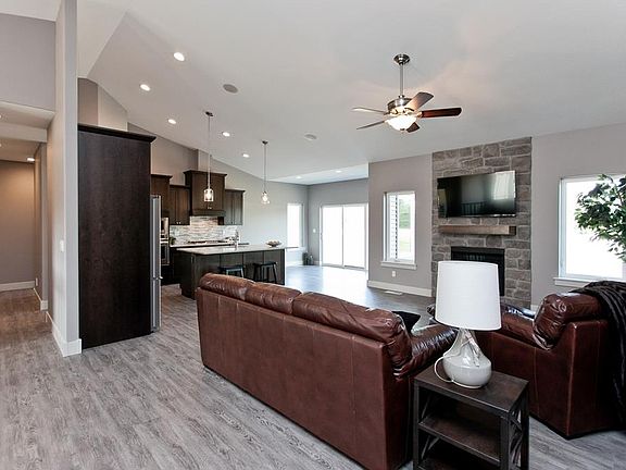 4th image of 600 Robinwood Dr