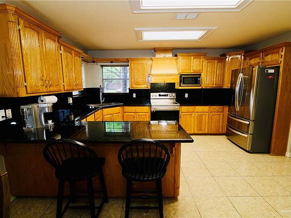 4th image of 2405 Highland Dr