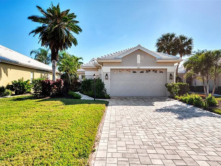 561 Fallbrook Dr — Photo 4