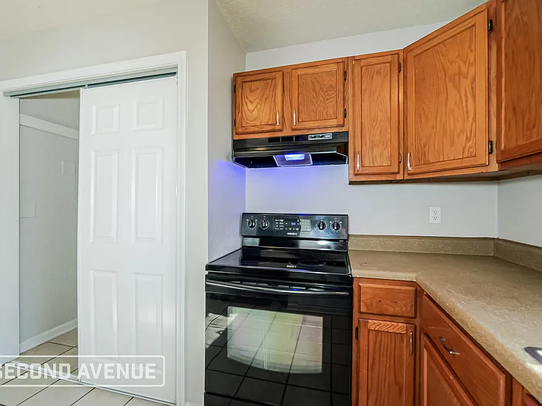 2833 Kensington Ave — Photo 11