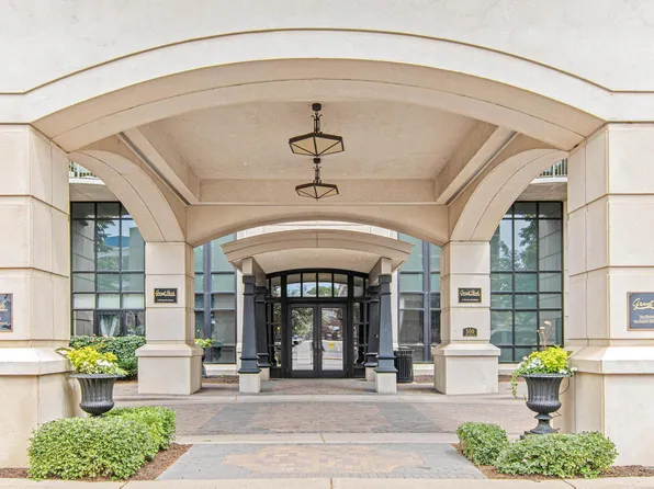 500 E Grant St APT 205, Minneapolis, MN 55404