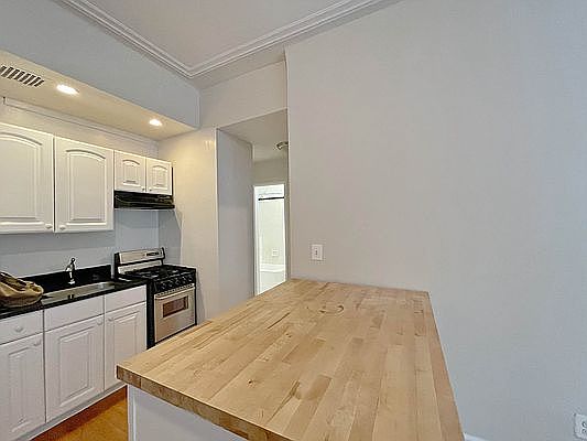 3rd image of 11 E 32nd St APT 4A