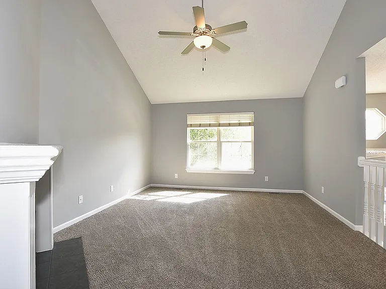 13650 Hunter Dr — Photo 2