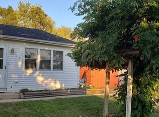 221 Laurel Dr #B, North Aurora, IL 60542