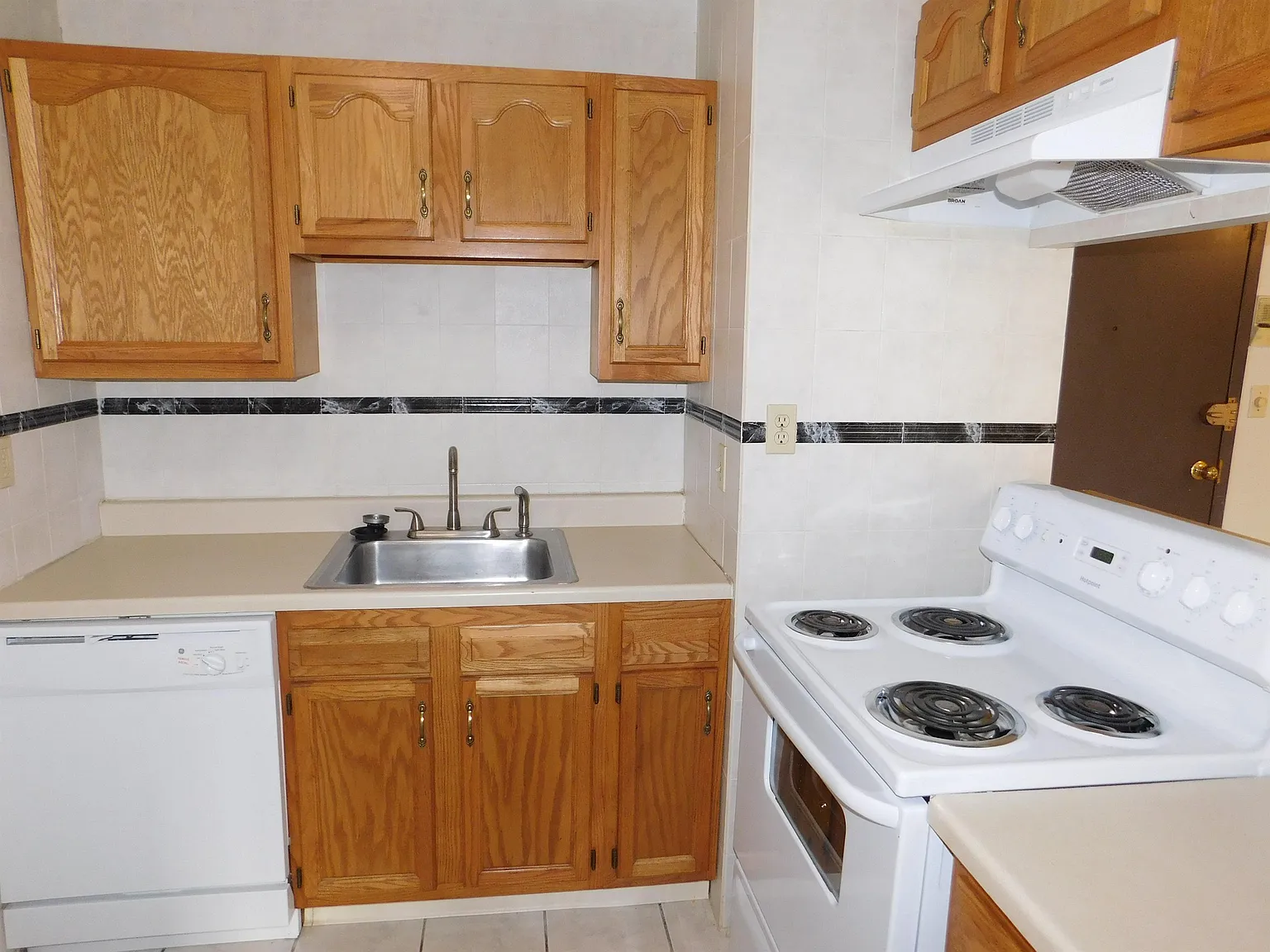 7002 Helen St APT A-2 photo 1