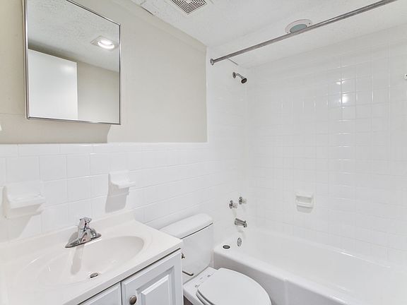 3rd image of 302 E Georgia St #2B