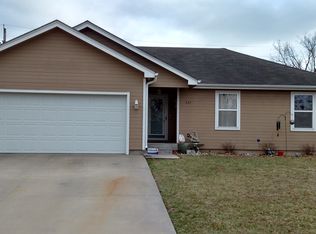 323 NE Aspen Ln, Topeka, KS 66617