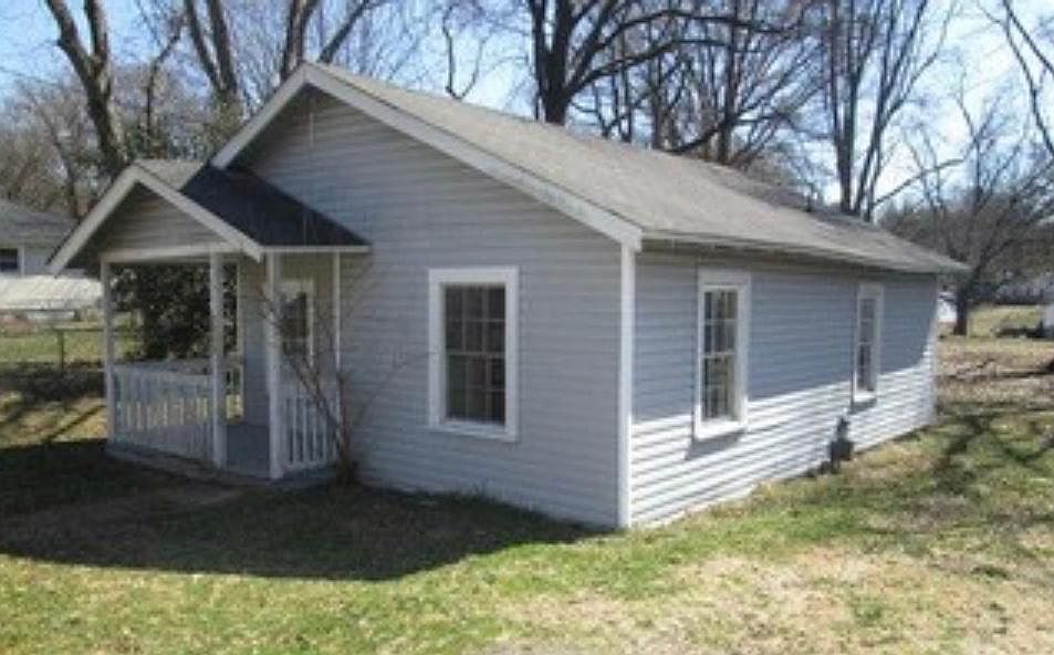 2nd image of 1613 W McFarland Ave