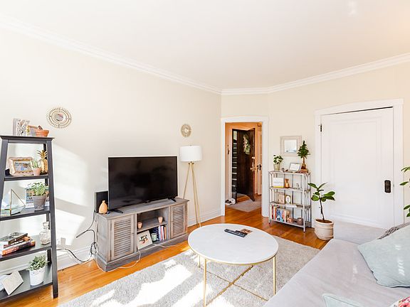 2nd image of 2609 N Dayton St #1