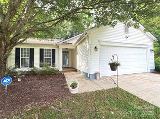 5434 Starflower Dr, Charlotte, NC 28215